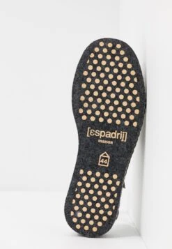 Pantoufle Quilt Men - Chaussons - Olive 10 Pantoufle Quilt Men - Chaussons - Olive -Vêtements Magasin 09209c2860654ae997df1bcc0ac68963