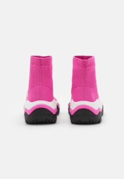 LOVE MOSCHINO Baskets Montantes - Rosa Shoking 10 LOVE MOSCHINO Baskets Montantes - Rosa Shoking -Vêtements Magasin 0c19e3ace07441e78bd29063c9903ab0