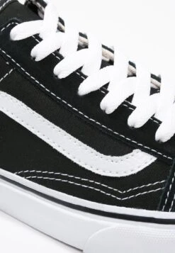 Vans Ua Old Skool Unisex - Baskets Basses - Black 17 Vans Ua Old Skool Unisex - Baskets Basses - Black -Vêtements Magasin 1731a76829644555ba38fa8d8f7a9a59