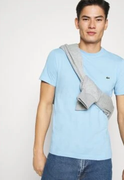 Lacoste Plus - T-Shirt Basique - Panorama -Vêtements Magasin 2f74f33ab31840cbb2f9b01238845be2