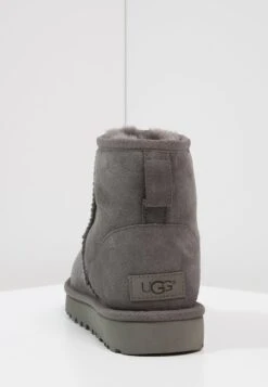 Ugg Classic Mini - Bottines - Grey -Vêtements Magasin 38f0272feaa24dd298b9c5c112c2daeb