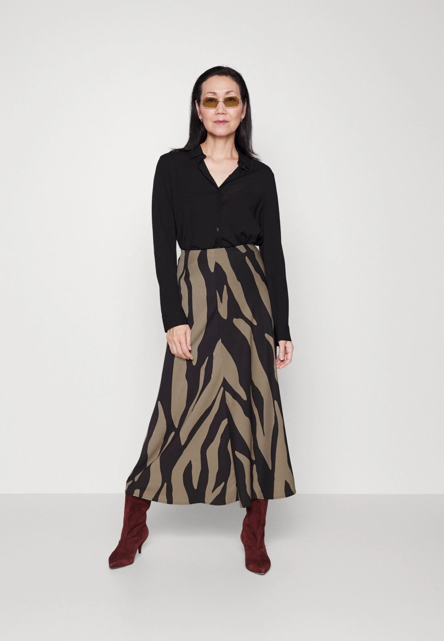 Gestuz Bothilde Skirt - Jupe Longue - Black/Walnut 2 Gestuz Bothilde Skirt - Jupe Longue - Black/Walnut – Image 2