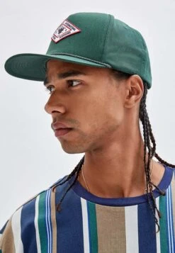 Vêtements Magasin 20 Guess Mit Patch Vorne - Casquette - Grün