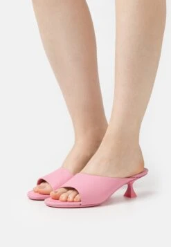Mansur Gavriel Kitten Open Toe Mule - Mules À Talons - Flamingo