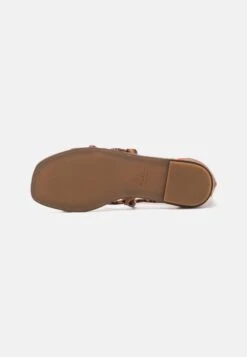 Aldo Sandales Classiques / Spartiates - Medium Brown 10 Aldo Sandales Classiques / Spartiates - Medium Brown -Vêtements Magasin b78c5a11b1e64828a60d128e85f8ddd0