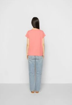 Maison Labiche T-Shirt Basique - Coral 10 Maison Labiche T-Shirt Basique - Coral -Vêtements Magasin be0bc1ca755042cea49e55d649421c7b