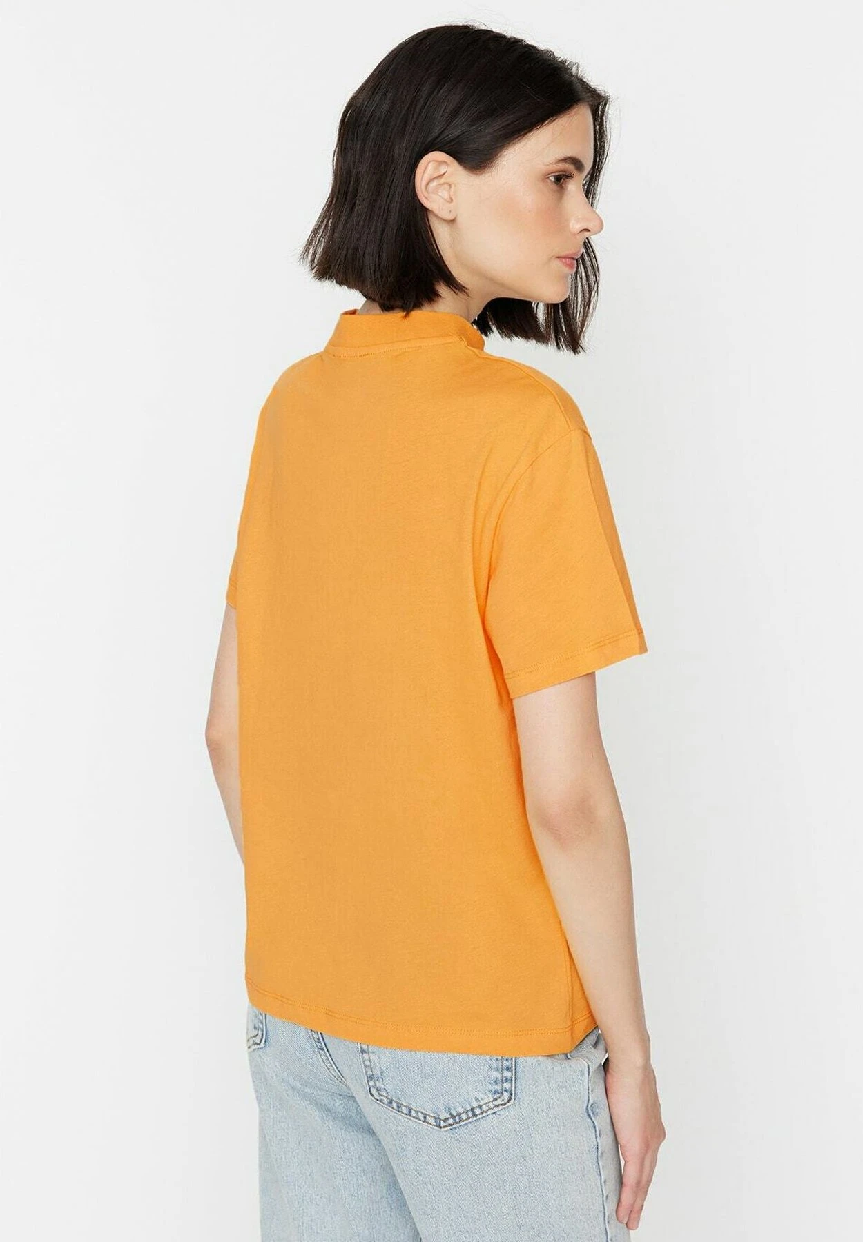Trendyol Beyaz - T-Shirt Basique - Orange 2 Trendyol Beyaz - T-Shirt Basique - Orange – Image 2