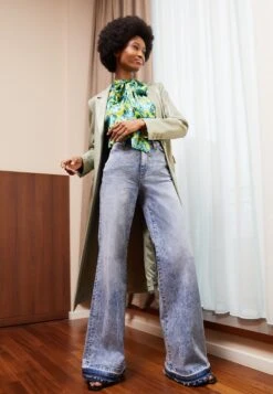 Alice + Olivia Beautiful High Rise Bell - Jean Bootcut - Rocky Blues