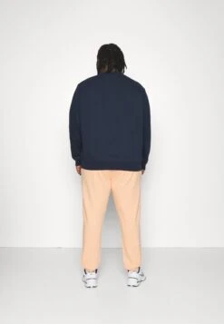 Lacoste Plus - Pantalon De Survêtement - Salmon -Vêtements Magasin e6038cd9acd248b18a29eaead0089a3f