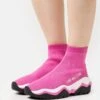 LOVE MOSCHINO Baskets Montantes - Rosa Shoking