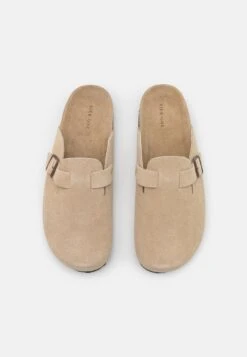 Pier One Leather Unisex - Chaussons - Beige 9 Pier One Leather Unisex - Chaussons - Beige -Vêtements Magasin fb9c0aed91d14aa2a90f9e1af6a1df5d