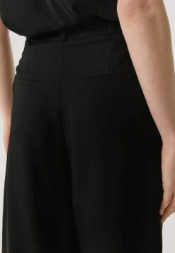 Comma Bermuda - Short - Schwarz 10 Comma Bermuda - Short - Schwarz -Vêtements Magasin fe0f1d383a754a3da49c0bef92a0077c